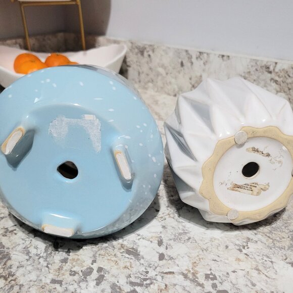 Set of Two Small Ceramic Pots - Picture 3 of 7